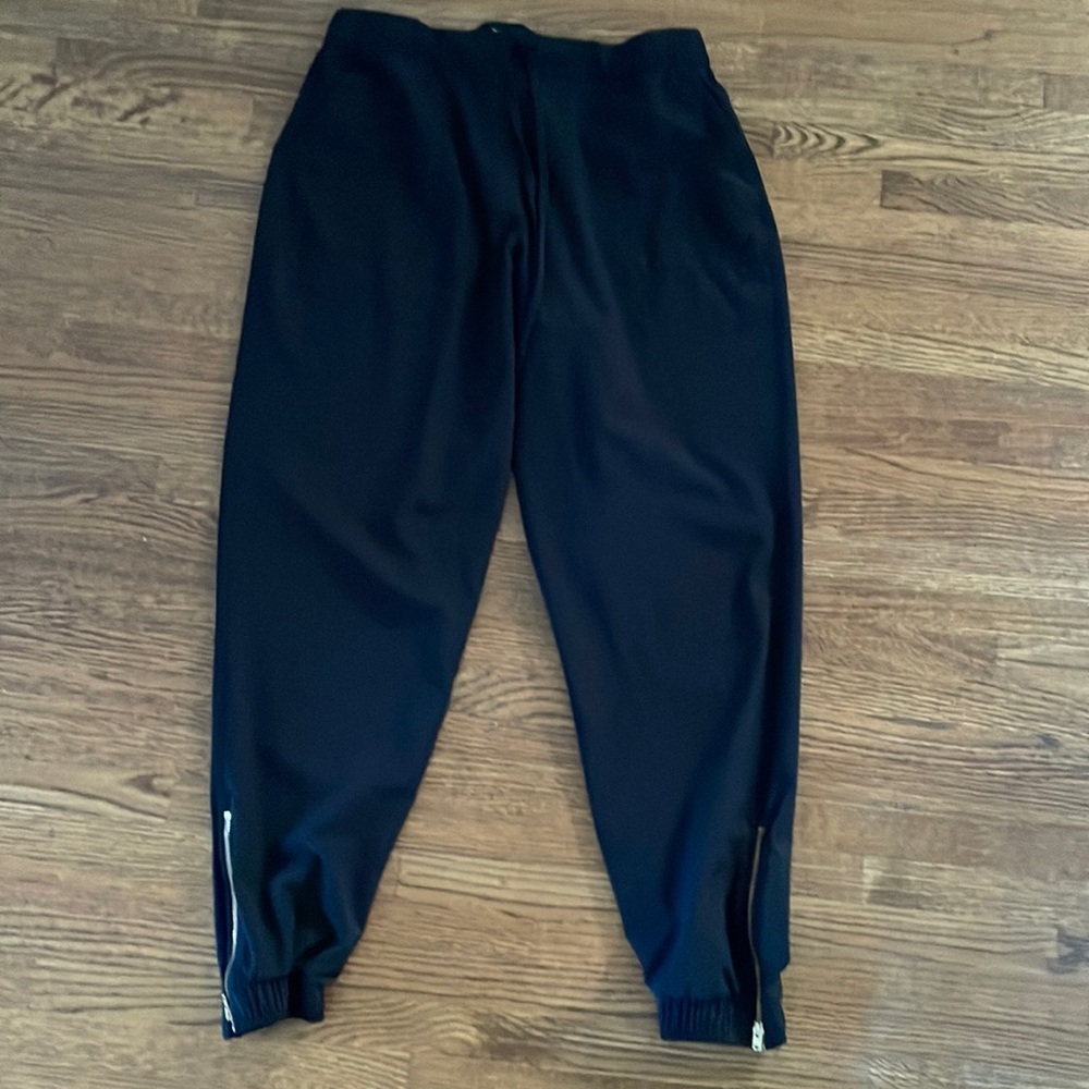 Albion joggers black size medium